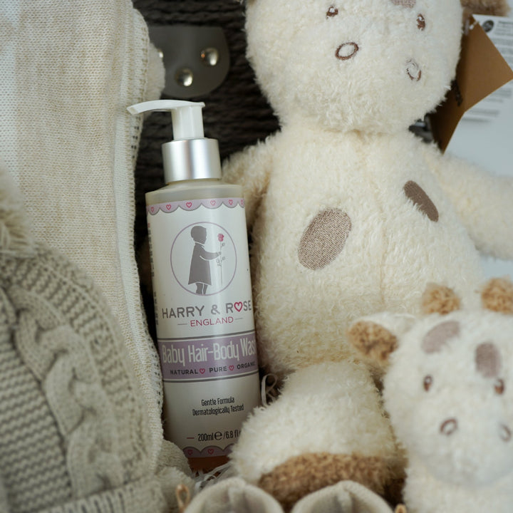 NEUTRAL BABY HAMPER, BABY BLANKET WITH HEARTS AND POMPOMS, BABY WASH, NATTOU GIRAFFE , GRAFFE RATTLE, BABY BOOTIES