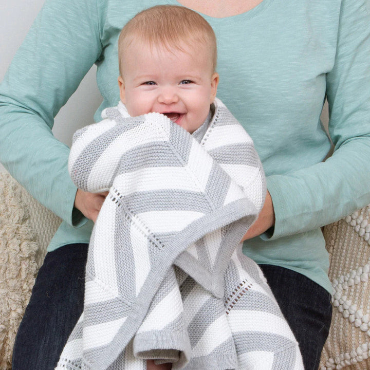 grey and white chevron knit baby blanket GOTS organic 