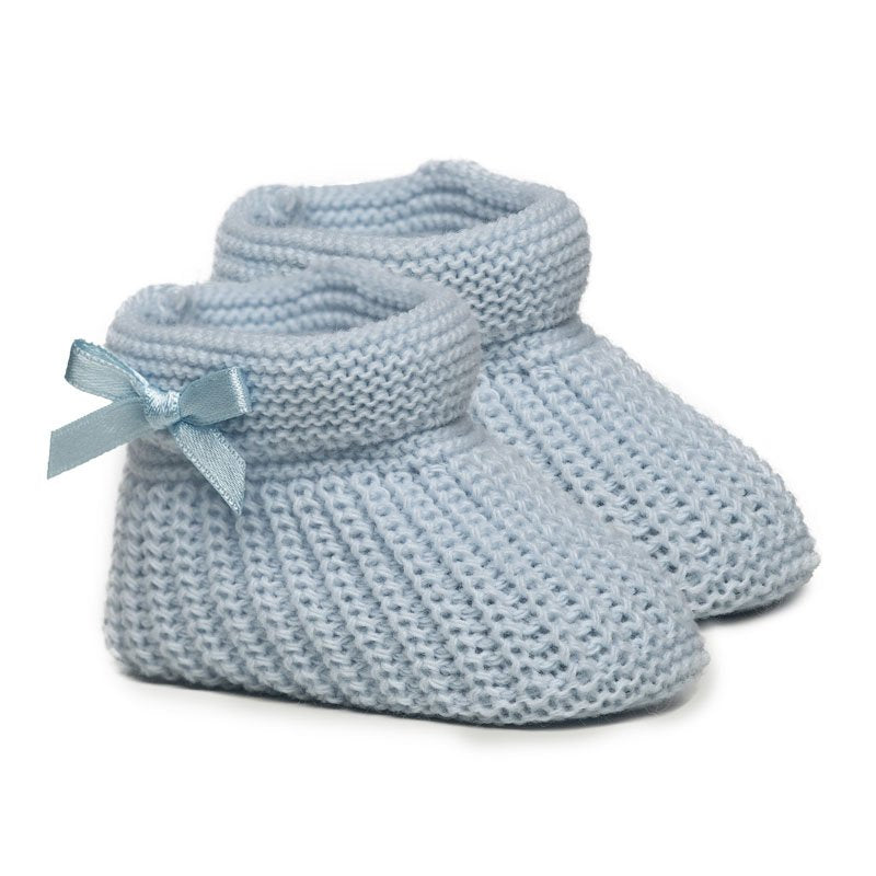 Blue knit baby booties with a blue bow on the side 
