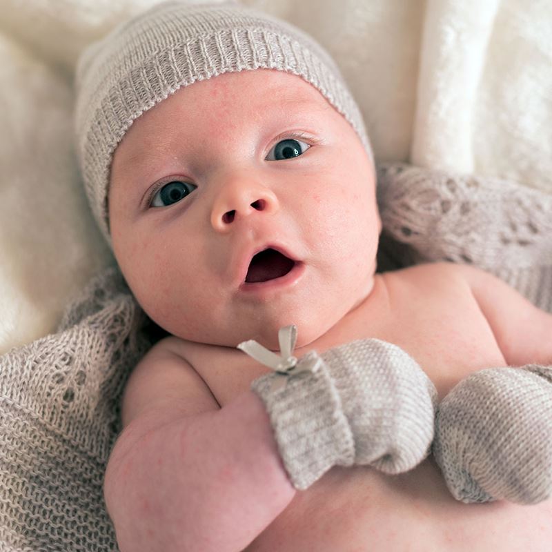 Baby hat, shawl and mittens in luxurious paw wool in a presentation box