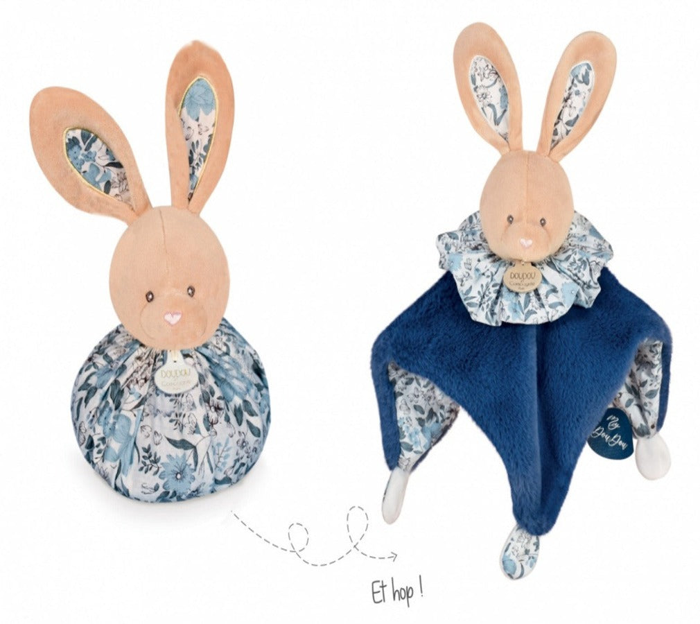 Baby comforter in soft blue velour with 4 knot corners, rabbits head with patterend ear and patterned ruffle around the neck, transforms into a ball with a rabbit head